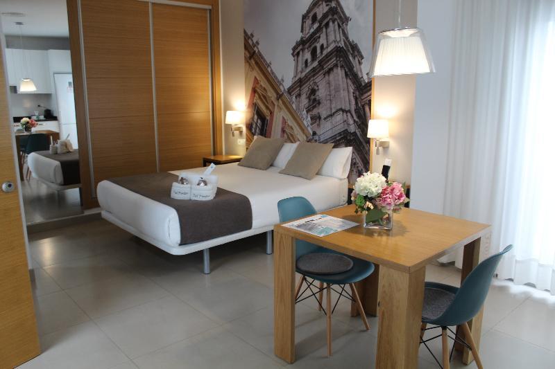 Suites Del Pintor Малага Екстер'єр фото